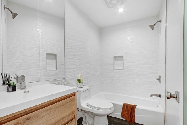 Photo - 1443 N Ave 47 Unit #11