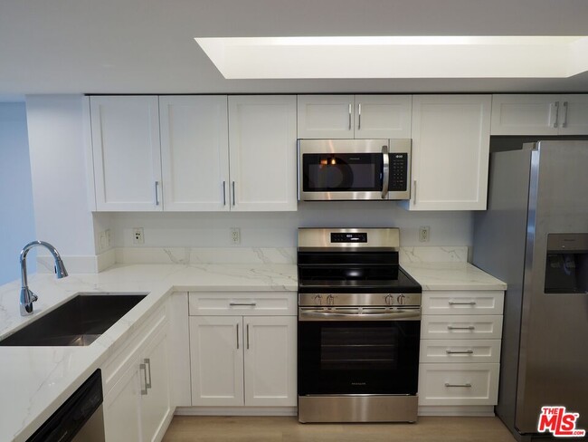 Photo - 13700 Marina Pointe Dr Unit 619