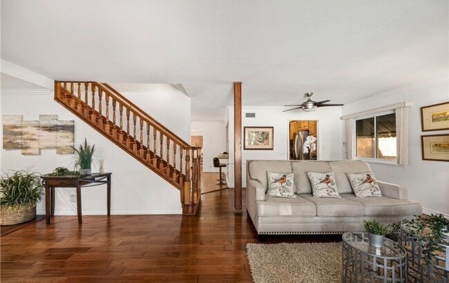 Building Photo - 3-4 bedroom house across from park, available now!