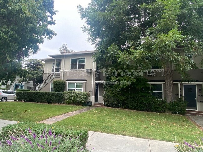 Building Photo - 228 E Maple St Unit D