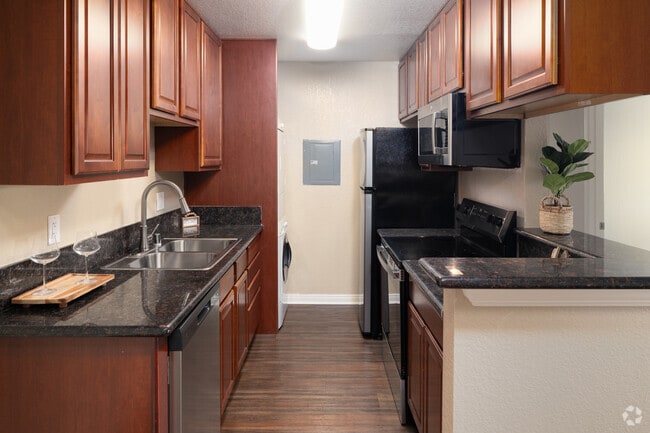 1BR, 1BA - 642SF - Kitchen - Adagio