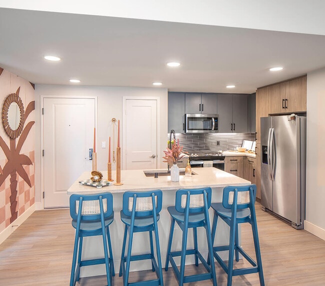 Building Photo - CALIXA Apartment Homes