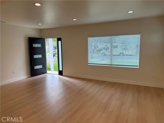 Building Photo - 1070 N Vinedo Ave