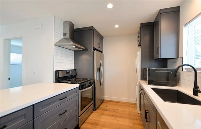 Building Photo - Unit B Unit B