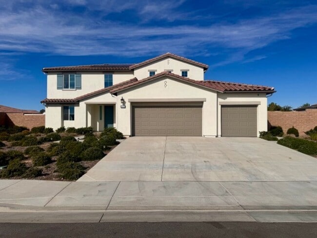 Building Photo - 5 Bedroom home with FULL MOTHER IN LAW SUITE and MASSIVE backyard