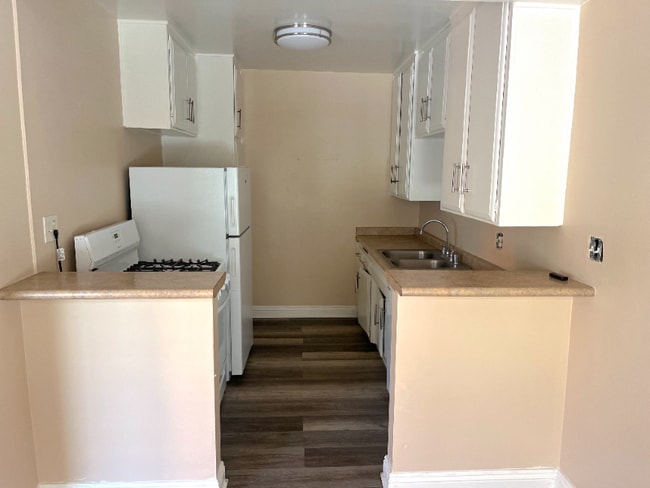 Photo - 2115 Placentia Ave Unit 15