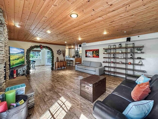 Photo - 2327 Maxson St