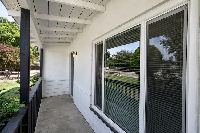 Photo - 15628 Esther St Unit 1