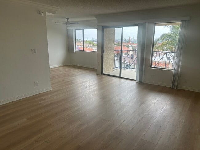 Photo - 1110 W 10th St Unit #305