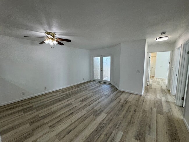 Photo - 1523 Woodpine Dr
