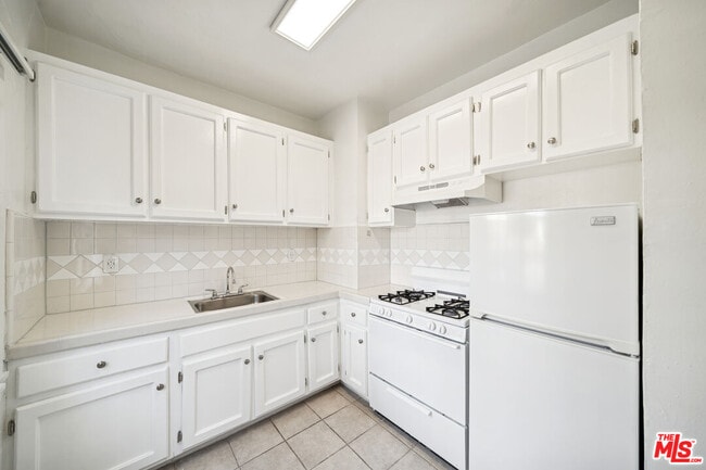 Photo - 1267 Vin Scully Ave Unit 26