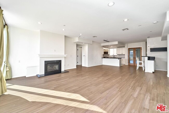 Photo - 871 Crenshaw Blvd Unit 305