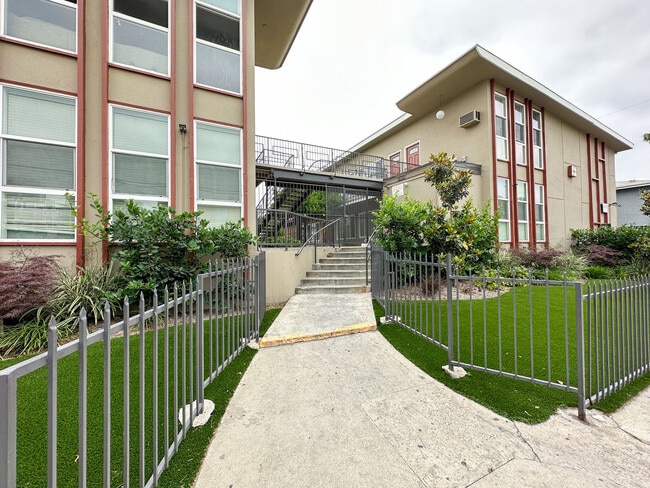 Building Photo - 6446 Lexington