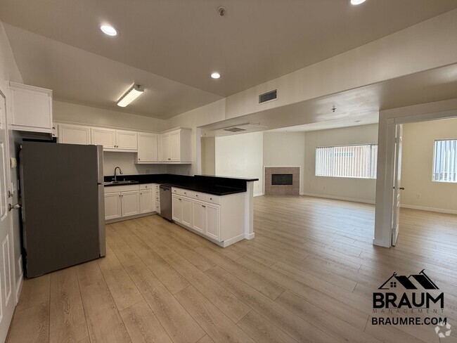Building Photo - 10849 Fruitland Dr Rental
