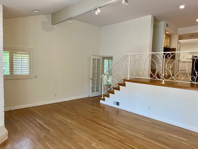 Photo - 1586 Palisades Dr