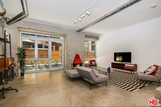 Building Photo - 527 Molino St Unit 112 Rental