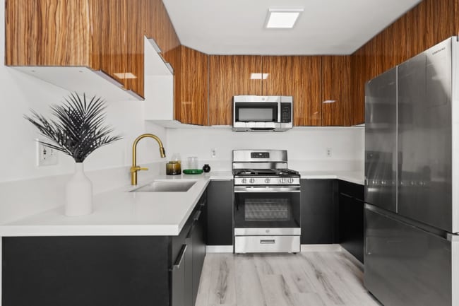 Building Photo - 920 Everett St