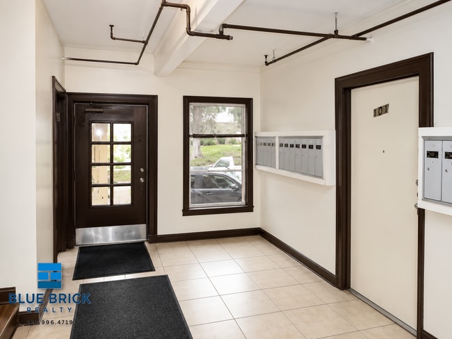 Building Photo - 1527 4th St Unit 300