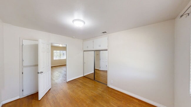 Photo - 560 W Ave L Unit B