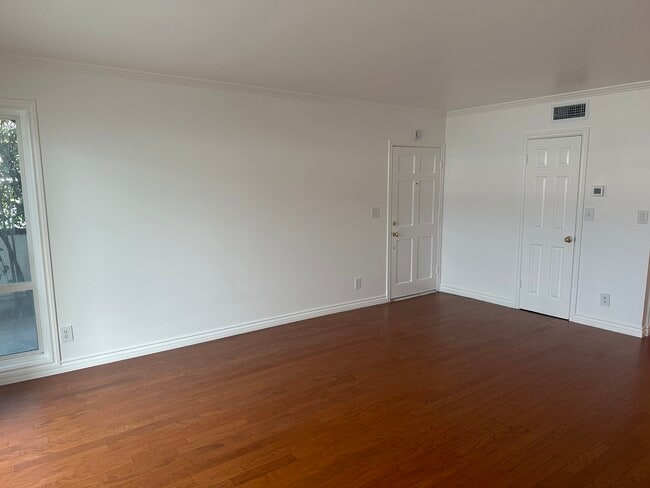 Photo - 933 W Huntington Dr