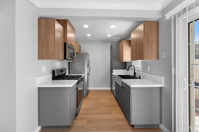 Photo - Yorba Linda Pines Apartments