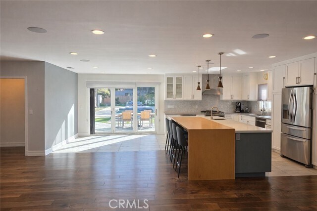 Photo - 23400 Collins St