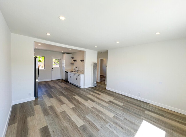 Photo - 15301 Eastwood Ave