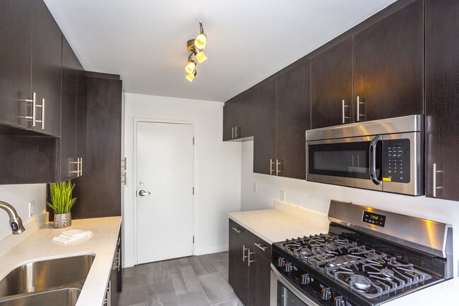 2BR, 2BA - 1281 SF kitchen - 468 South Roxbury