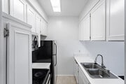 2BR, 2BA - 1000 SF - 10905 Ohio Ave Apartments