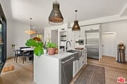 Photo - 2065 Watsonia Terrace