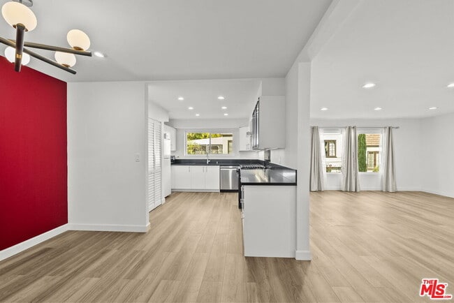 Building Photo - 3663 Los Feliz Blvd Unit 4