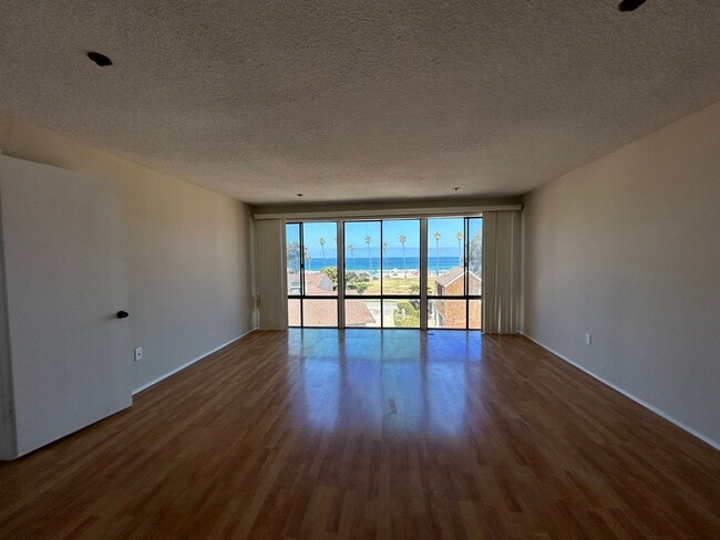 Building Photo - 2 Bed, 2 Bath Ocean View Condo in Highly D... Unit 379