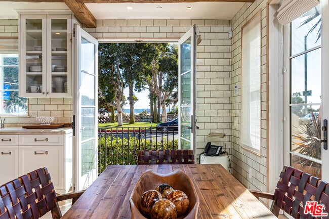 Photo - 127 Hollister Ave