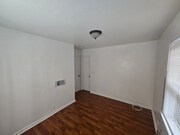 Photo - 5424 S Van Ness Ave House