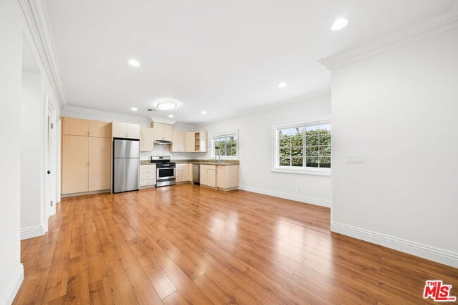 Building Photo - 14654 Gault St Unit 2