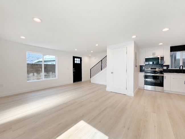 Photo - 4461 Farquhar Ave Unit D