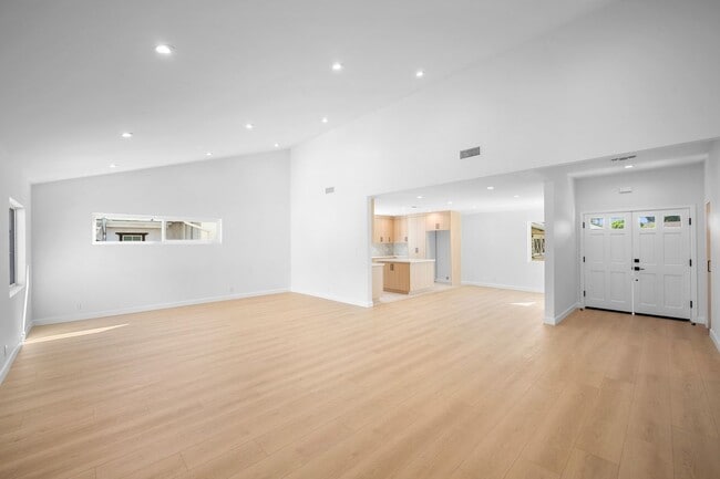 Photo - 10657 Knapp St