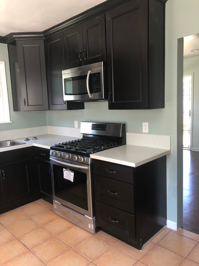 Building Photo - 13918 1/2 Sherman Way Unit 13918 1/2 SH