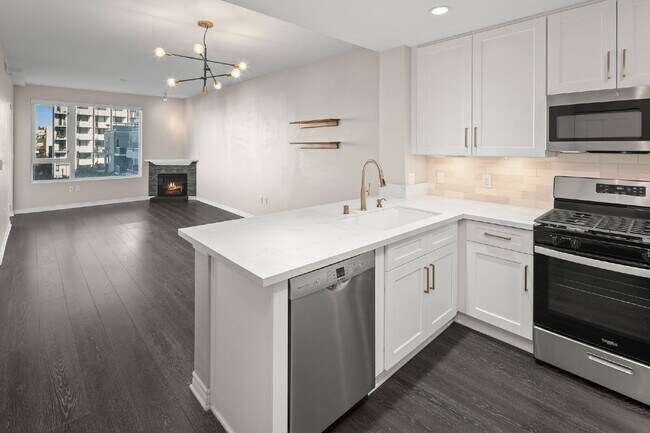 Photo - 300 W Beech St Unit 505