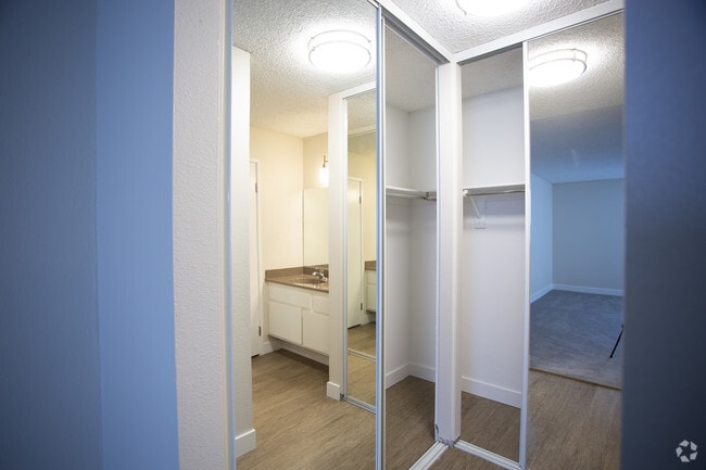 3BR, 2BA-1005 SF - Tarzana Terraces