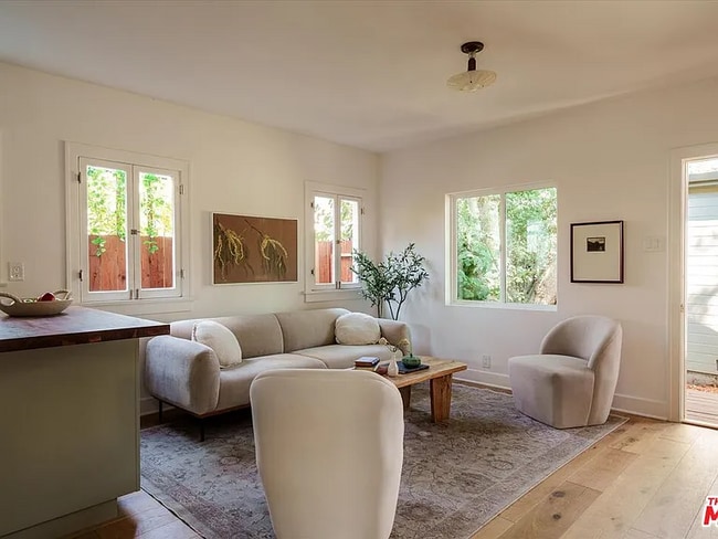 Photo - 5033 Townsend Ave