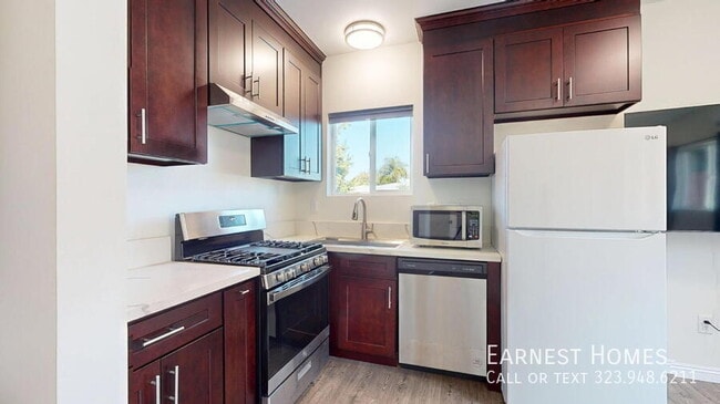 Photo - 19198 Erwin St