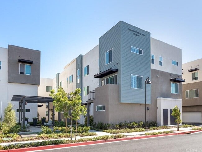 Photo - 312 Bridgewater Wy Townhome