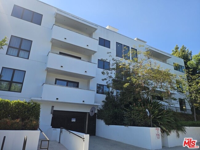 Building Photo - 853 S Lucerne Blvd Unit 206