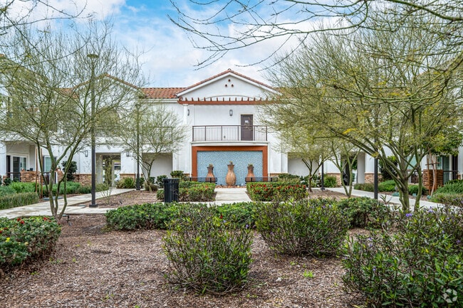 Courtyard - 177 N Myrtle Ave