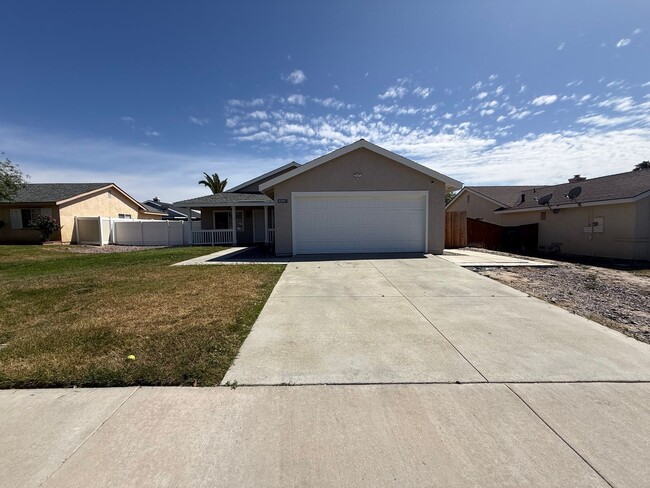 Building Photo - Remodeled Three Bedroom Two Bath in Hemet!