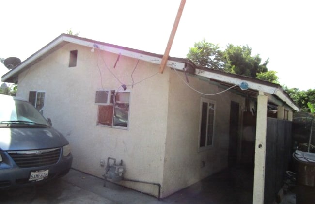 Photo - 11732 Killian St