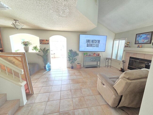 Photo - 740 Edgewater Dr