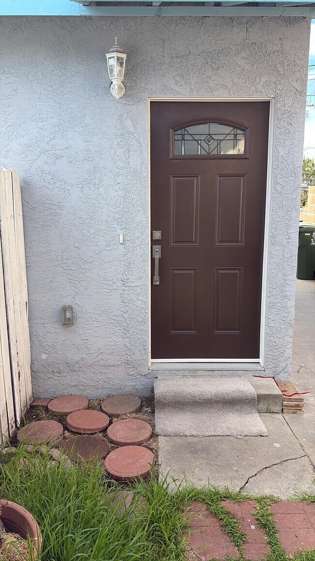 Entry - 4575 W 168th St