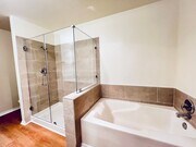 Photo - Beautiful remodeled 1 Bed one Bath in  Nor... House